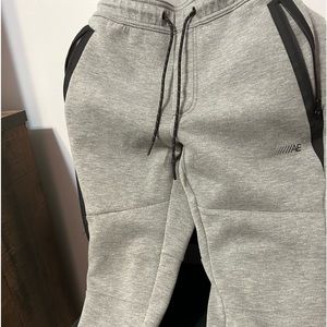 American Eagle Gray Sweatpant Joggers